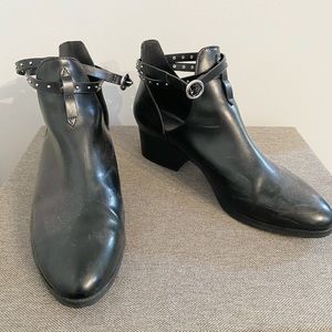 🛍SALE🛍 Faux black Leather Booties